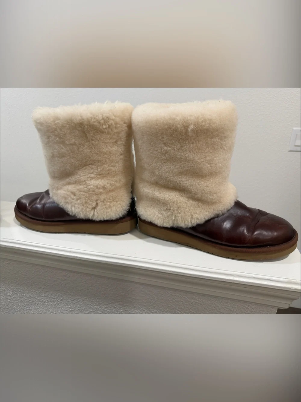 UGG Short Boots in Chestnut with Cream Shearling